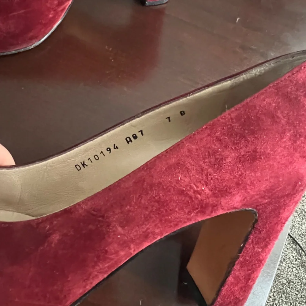 Salvatore Ferragamo, Size 7 B, red - Picture 3 of 11